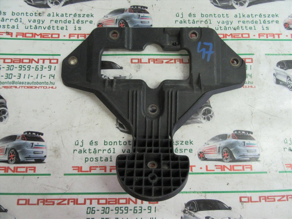 Alfa Romeo 147 első embléma tartó 46558972 2. kép