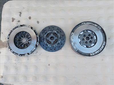 Seat Exeo-Audi A4-A6 2.0 Crtdi kuplung szett lendkerékkel 03G105266BH