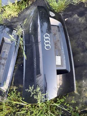 Audi A4 (B6/B7) csomagtérajtó sedan