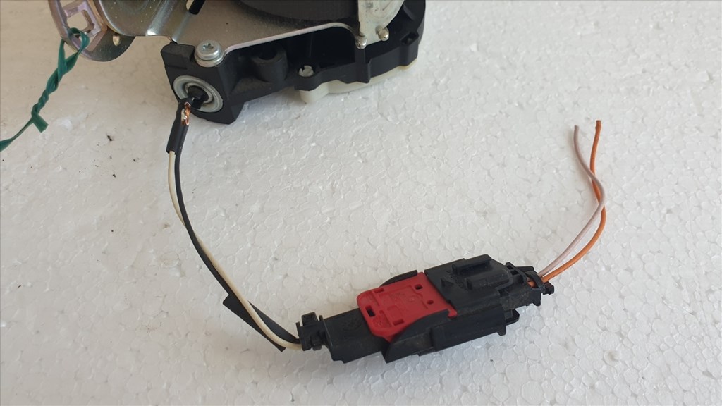 509606 Renault Clio 3 Kombi, Jobb Hátsó Övfeszítő, Biztonsági Öv.  10. kép