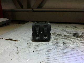 Renault Mégane II Fényszórómagasság Állító Kapcsoló *26885* renault-8200095b