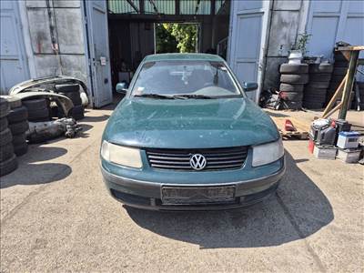 Volkswagen Passat B5 1.6 ELSŐ lökhárító 