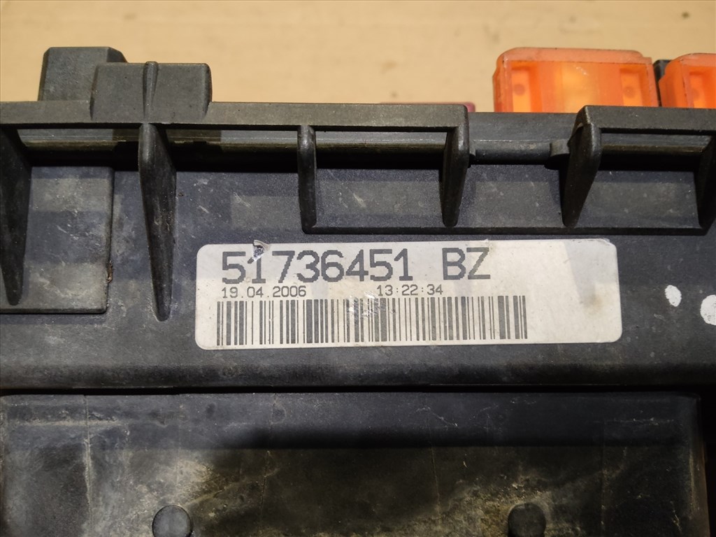 Fiat Grande Punto  2005-2009 benzines külső biztosítéktábla  51736451 3. kép
