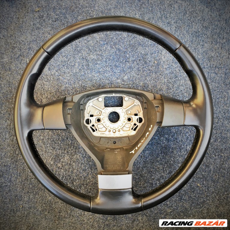 Eladó Vw Volkswagen mk5-ös hibátlan műanyag és bőr kormány. 2003-2012-ig. Akár cserélve. Bp/posta 11. kép