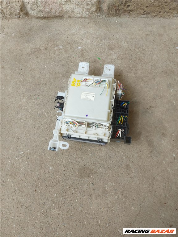 Toyota RAV4 (XA30) 2.2 D-4D Biztosítéktábla 3113 8273042360 1. kép