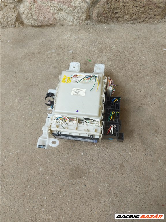 Toyota RAV4 (XA30) 2.2 D-4D Biztosítéktábla 3113 8273042360 2. kép