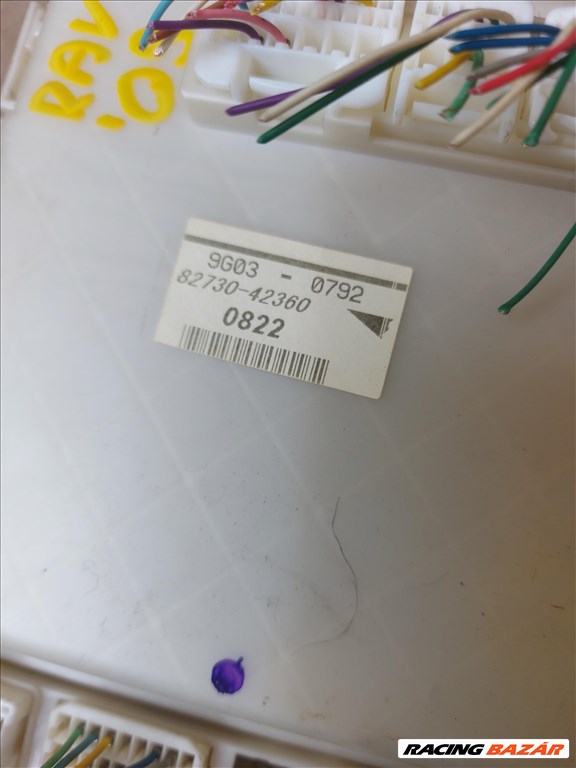 Toyota RAV4 (XA30) 2.2 D-4D Biztosítéktábla 3113 8273042360 3. kép