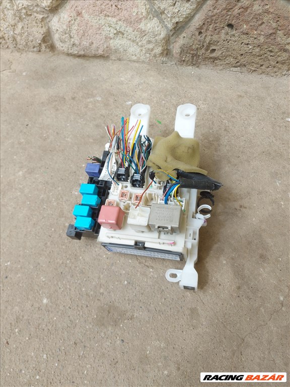 Toyota RAV4 (XA30) 2.2 D-4D Biztosítéktábla 3113 8273042360 4. kép