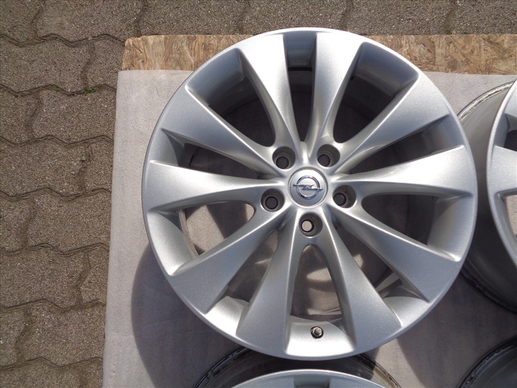 Opel Gyári alufelni 18-as, 5×115-ös, szenzorral újszerű állapotban eladó.  2. kép