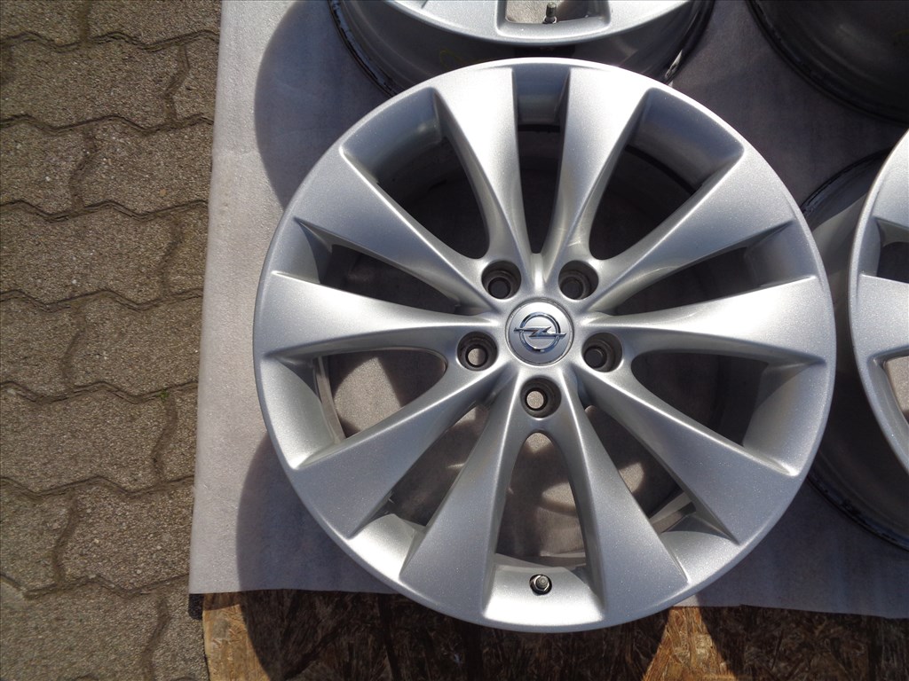 Opel Gyári alufelni 18-as, 5×115-ös, szenzorral újszerű állapotban eladó.  3. kép
