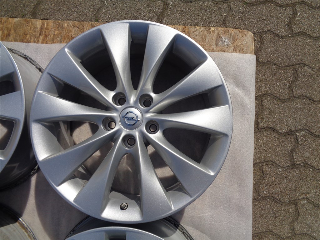 Opel Gyári alufelni 18-as, 5×115-ös, szenzorral újszerű állapotban eladó.  4. kép