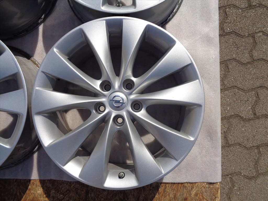 Opel Gyári alufelni 18-as, 5×115-ös, szenzorral újszerű állapotban eladó.  5. kép