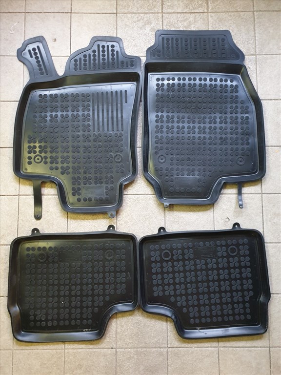 Opel Astra utángyártott új gumiszőnyeg RP-D-200505 1. kép