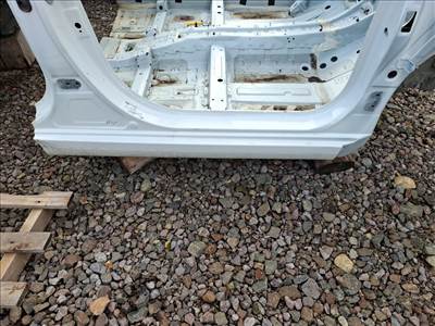 Hyundai IX20 jobb első küszöb