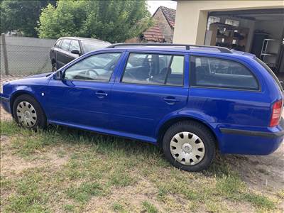 Skoda Octavia I bontott alkatrészei 4590 szín kód