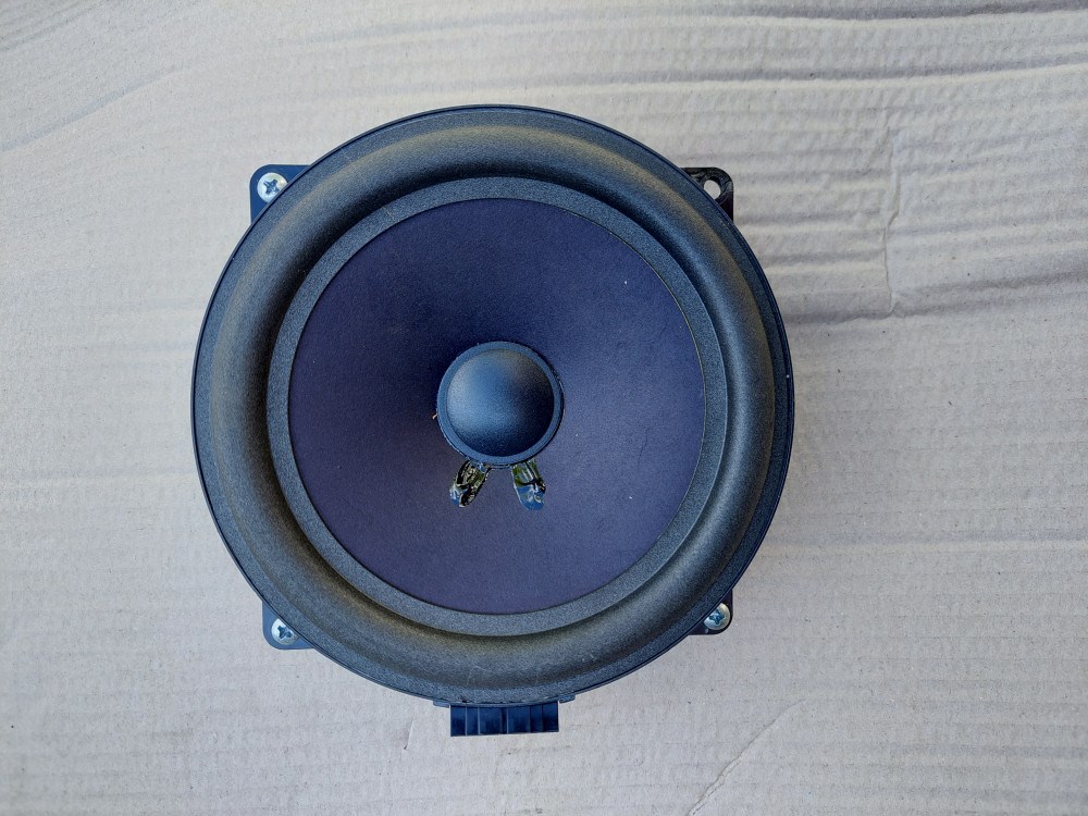 Volkswagen Phaeton hangszóró hátsó ajtóba /mély/ 3D0035454C 1. kép