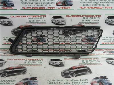 Alfa Romeo 159 156057605 számú, bal első díszrács a képen látható sérüléssel