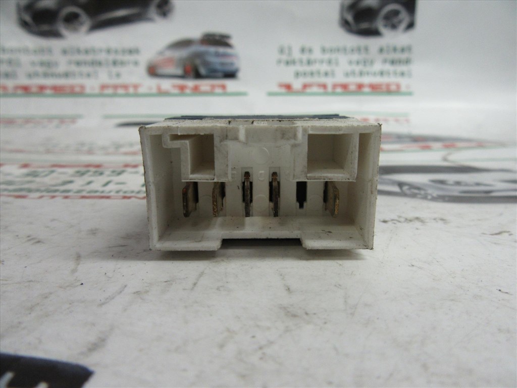 Fiat Doblo II. ablakemelő kapcsoló 3. kép