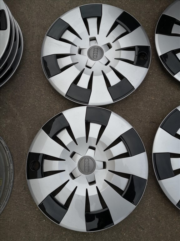 16-os Gyári Audi dísztárcsa 30000ft a 4db/28/ 1. kép