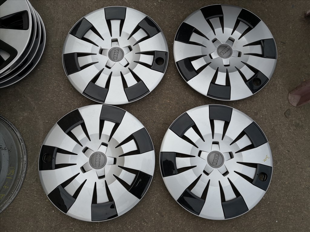 16-os Gyári Audi dísztárcsa 30000ft a 4db/28/ 3. kép