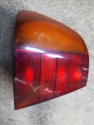 Volkswagen Polo Classic 1998  Bal hátsó lámpa (irányjelzőnél lyukas )  nem  hibátlan