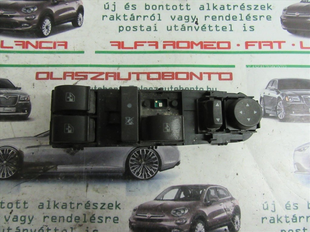 Lancia Musa bal első ablakemelő kapcsoló 4x a képen látható sérüléssel 1. kép