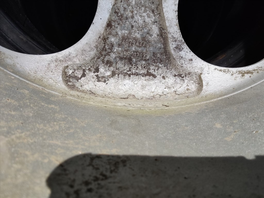 184725 Alfa Romeo 156, 147, Gt 7x17"-os alufelni (1db), a képeken látható állapotban, görgőzni kell!!!! 46794779 2. kép