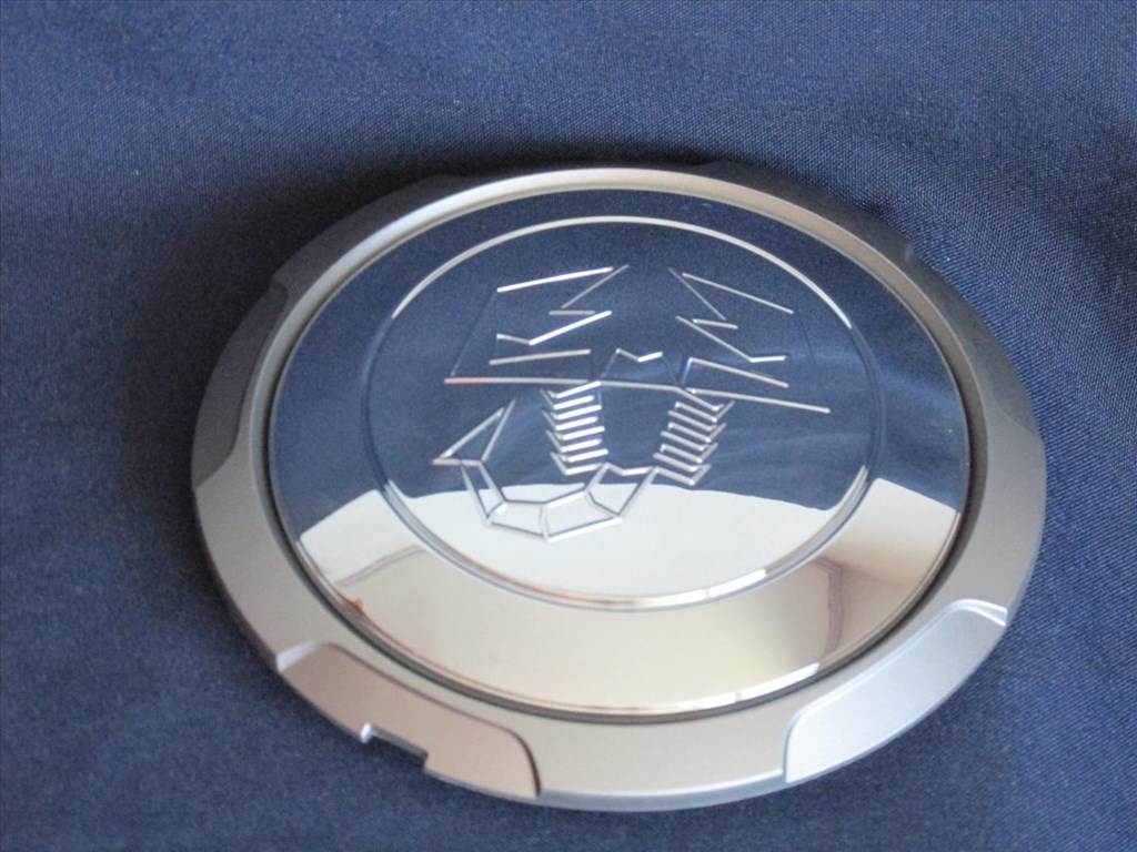 Fiat 500 Abarth, gyári új felni közép kupak 51888656 1. kép