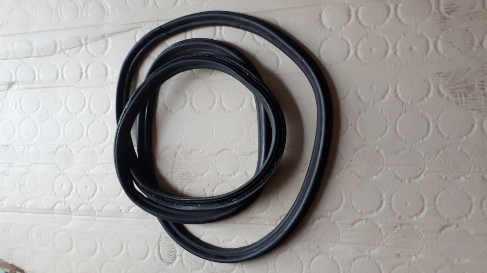 Volkswagen Passat B6-B7 kombi csomagtérajtó szigetelés 3C9827705 1. kép