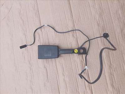 Skoda Rapid biztonsági öv csat jobb 5JA857756A