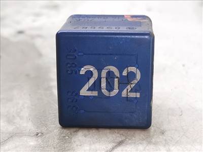 AUDI A4 Avant II (8E5/ B6) 2.5 TDI Üzemanyag Szivattyú Relé #39023# 8A0951253