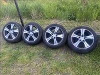 5x114.3 lyukosztású 17" használt Dezent alufelni, rajta 215/50 újszerű Goodyear téli gumi gumi