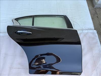 Infiniti Q50 J. hátsó fekete sérülésmentes ajtó.