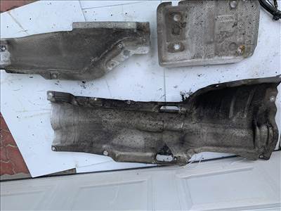 BMW 1-es sorozat, BMW 3-as sorozat Kipufogó kipufogó hőterelő lemez 