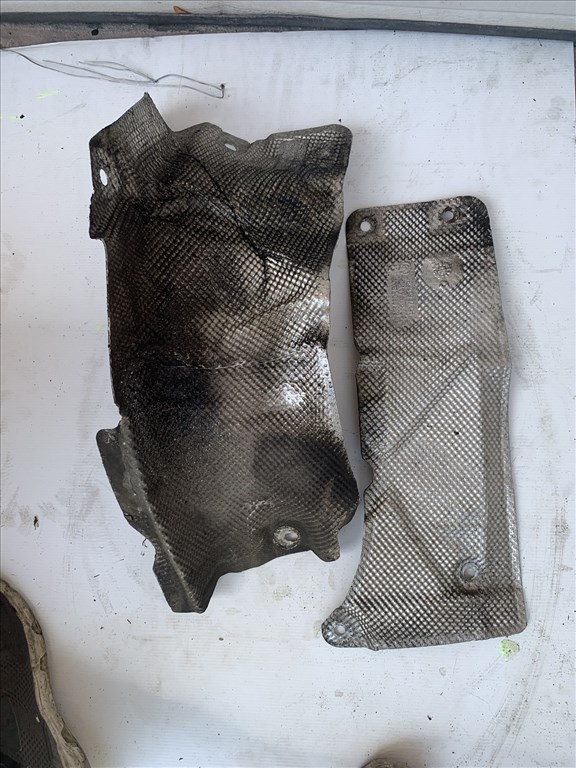 BMW 1-es sorozat, BMW 3-as sorozat Kipufogó kipufogó hőterelő lemez  2. kép