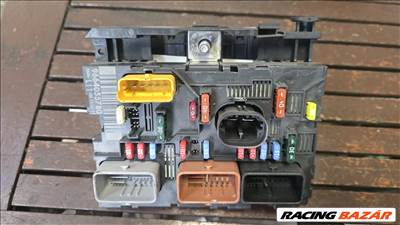 Peugeot 207/307/308 I, Citroën C4 I, Citroën C5 II motortéri biztosítéktábla BSM-L11 9664055780