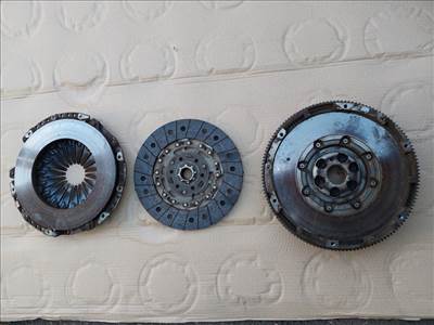 Skoda Octavia II-Superb II VW Golf V-VI-Jetta-Passat B6 2.0 Pdtdi kettőstömegű lendkerék kuplunggal 03G105266BN