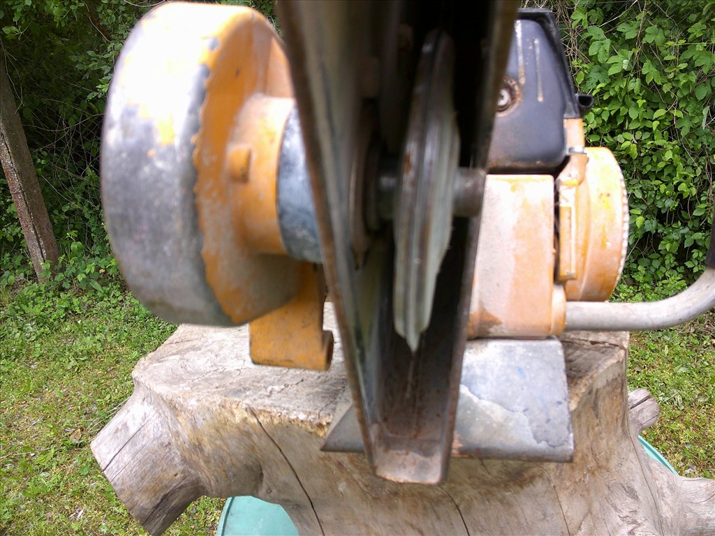 WACKER BTS 11-ES TIPUSÚ,1997-ES ÉVJÁRATÚ,BENZINES BETONVÁGÓ FELÚJÍTÁSRA-ALKATRÉSZNEK 55. kép