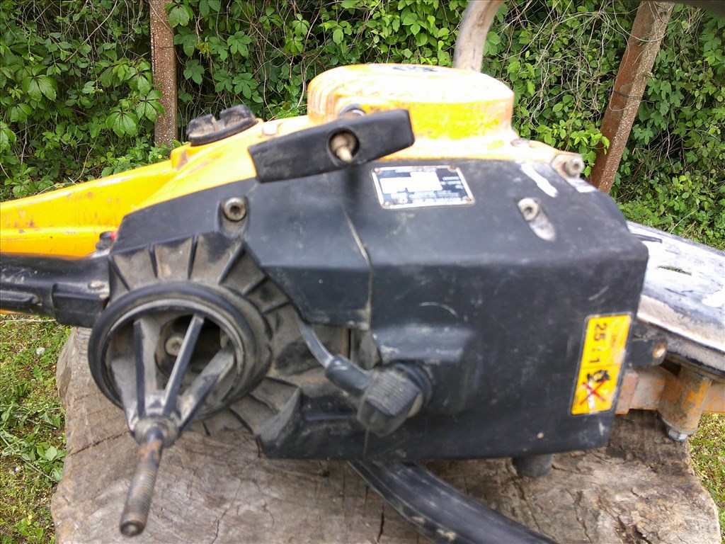 WACKER BTS 11-ES TIPUSÚ,1997-ES ÉVJÁRATÚ,BENZINES BETONVÁGÓ FELÚJÍTÁSRA-ALKATRÉSZNEK 91. kép