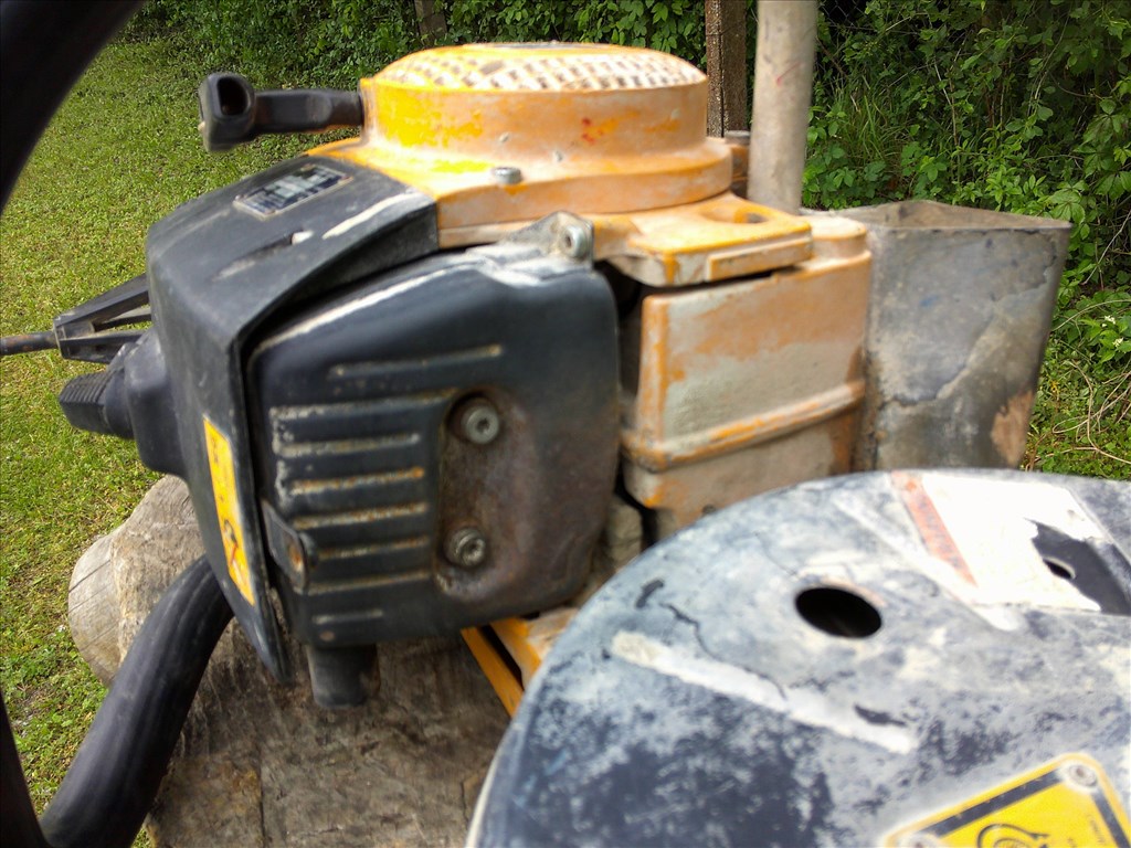 WACKER BTS 11-ES TIPUSÚ,1997-ES ÉVJÁRATÚ,BENZINES BETONVÁGÓ FELÚJÍTÁSRA-ALKATRÉSZNEK 94. kép