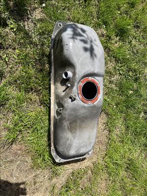 Nissan Navara D22 üzemanyag tankok eladóak