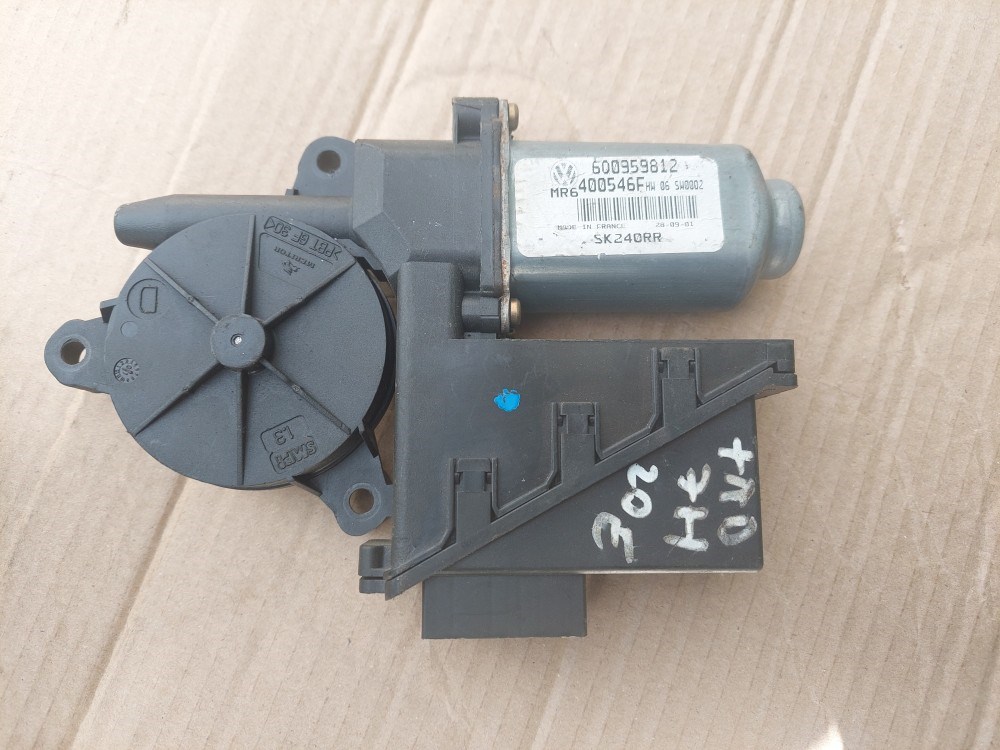 Skoda Fabia ablakemelő motor jobb hátsó 6Q0959812 1. kép