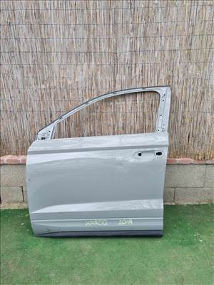 Skoda Karoq bal első ajtó (üresen, díszléccel)