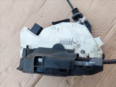 Skoda Superb II-Fabia II VW Passat CC-CC ajtózárszerkezet jobb első 5N1837016C