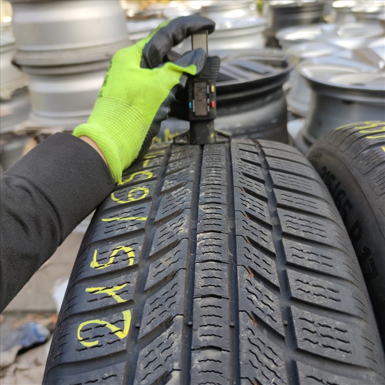 215/65 R17 Continental téli gumi 66000ft a 4db/191/ 1. kép