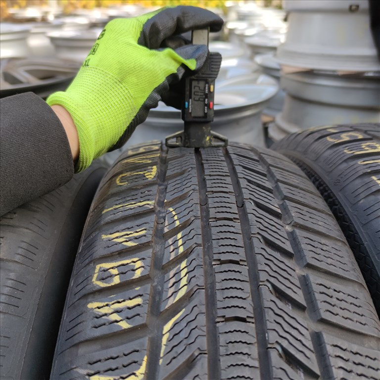 215/65 R17 Continental téli gumi 66000ft a 4db/191/ 3. kép