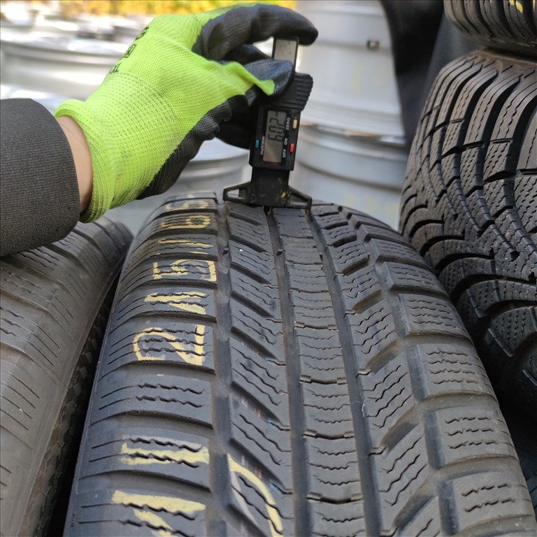 215/65 R17 Continental téli gumi 66000ft a 4db/191/ 4. kép