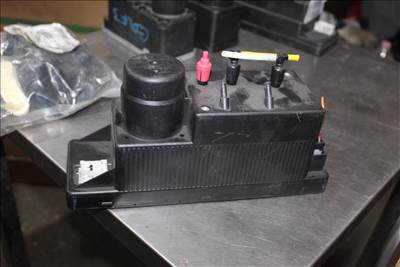 Mercedes E W210 központi zár motor 2108000148 / 2088000748