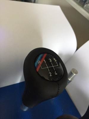 BMW Gyári BŐR M-ES VÁLTÓGOMB E30 E36 E46 E28 E34 E39 E60 ,X5,X1,X3,E90,E61,E91,E92