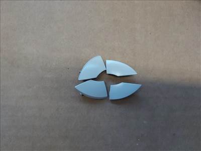 Fiat 500 2007-2015 fehér színű, gyári új rádió csavar takaró 98616710